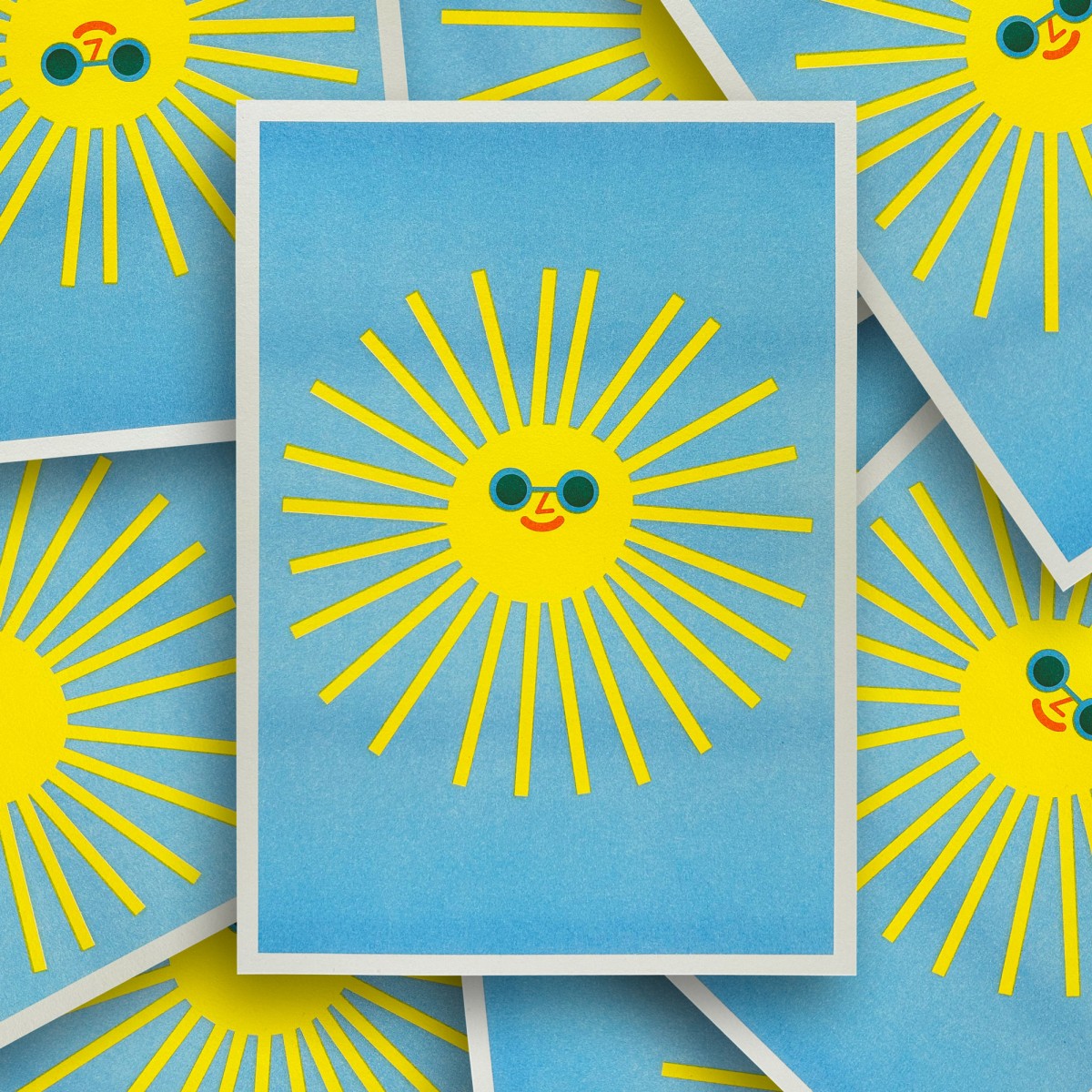 Smiling Sun – A4 Riso Print – stefanizen
