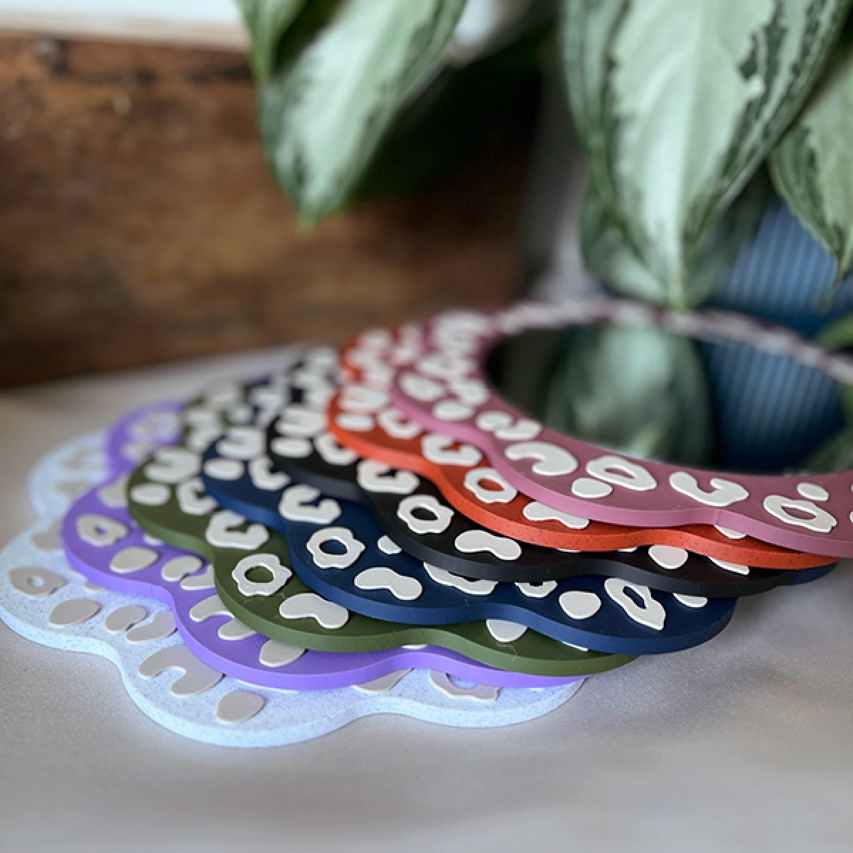 Acrylspiegel mit Leo-Rahmen – moderner Wandspiegel im Animal Print