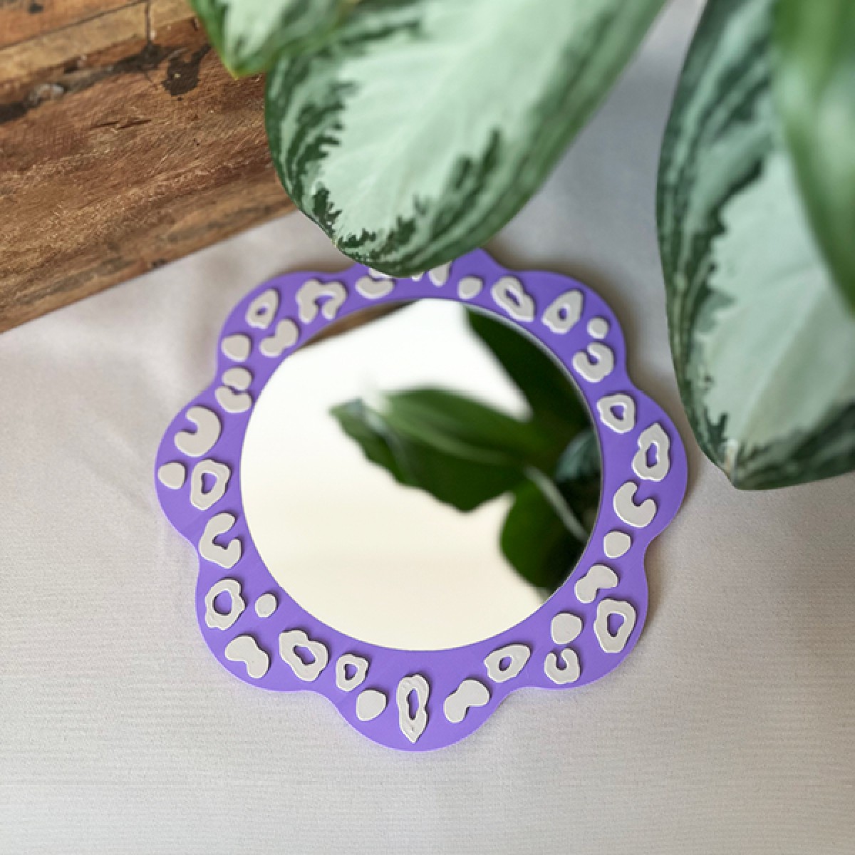 Acrylspiegel mit Leo-Rahmen – moderner Wandspiegel im Animal Print