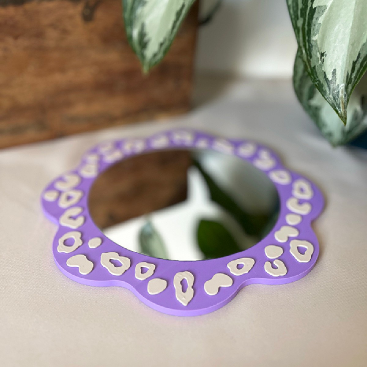 Acrylspiegel mit Leo-Rahmen – moderner Wandspiegel im Animal Print