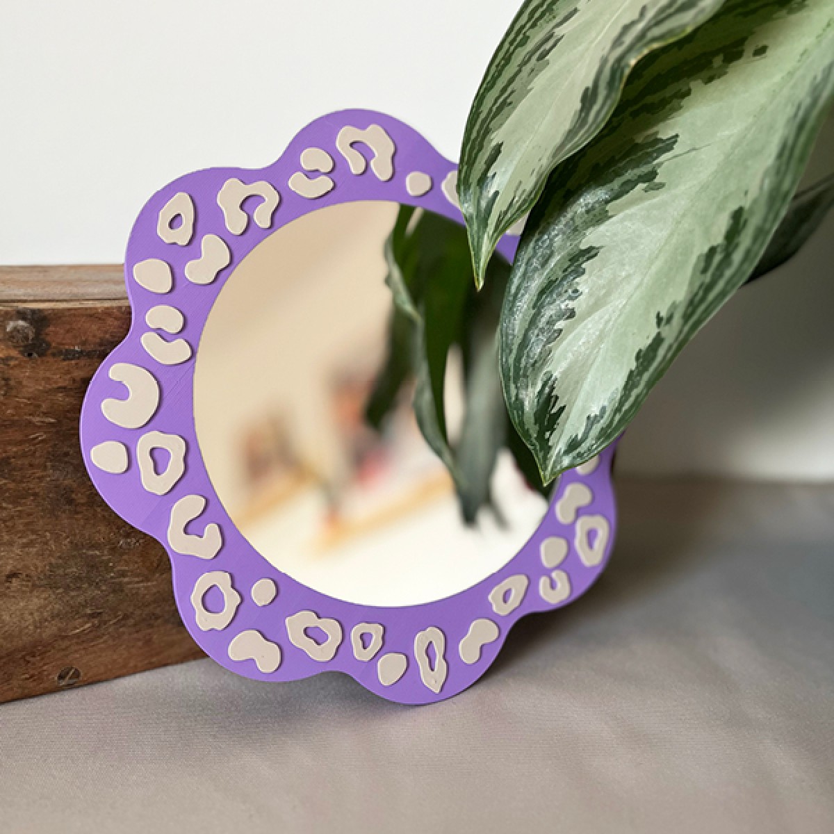 Acrylspiegel mit Leo-Rahmen – moderner Wandspiegel im Animal Print