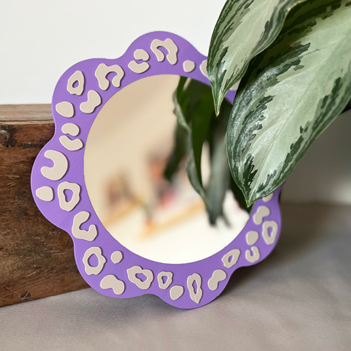 frido and me. | Acrylspiegel mit Leo-Rahmen | moderner Wandspiegel im Animal Print