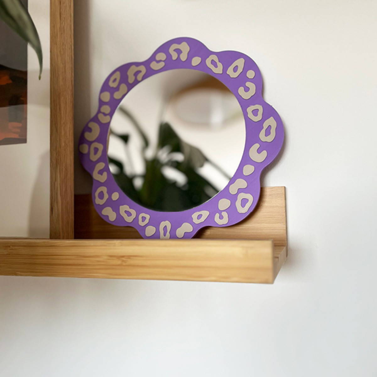 Acrylspiegel mit Leo-Rahmen – moderner Wandspiegel im Animal Print