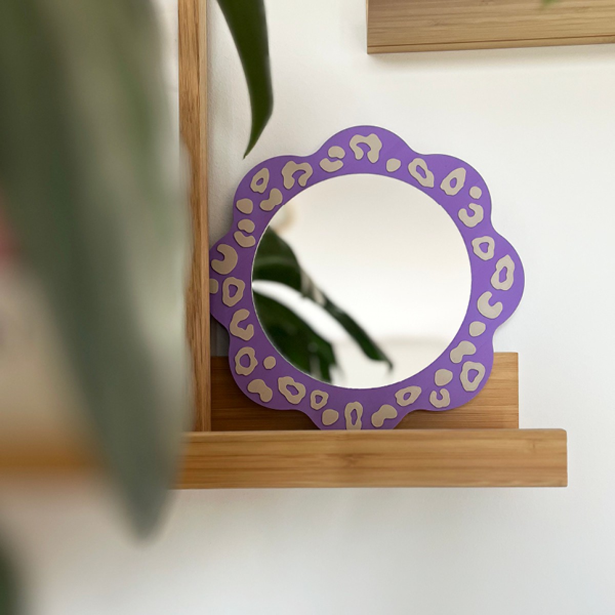 frido and me. | Acrylspiegel mit Leo-Rahmen | moderner Wandspiegel im Animal Print