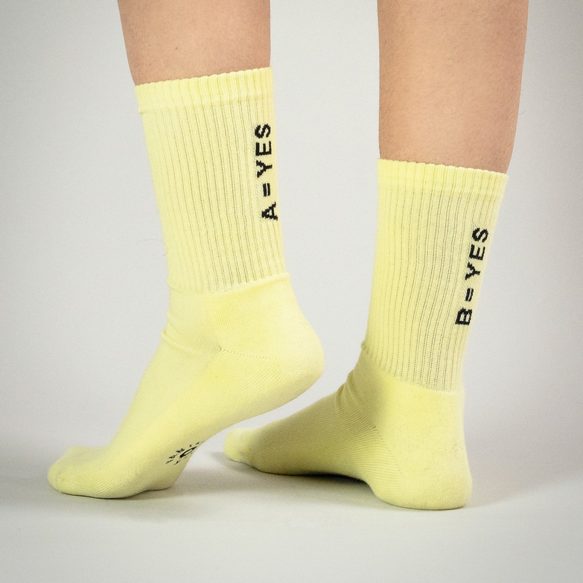 Cosy Crew Socks Gelb – A = YES B = YES – Vanilla Milk