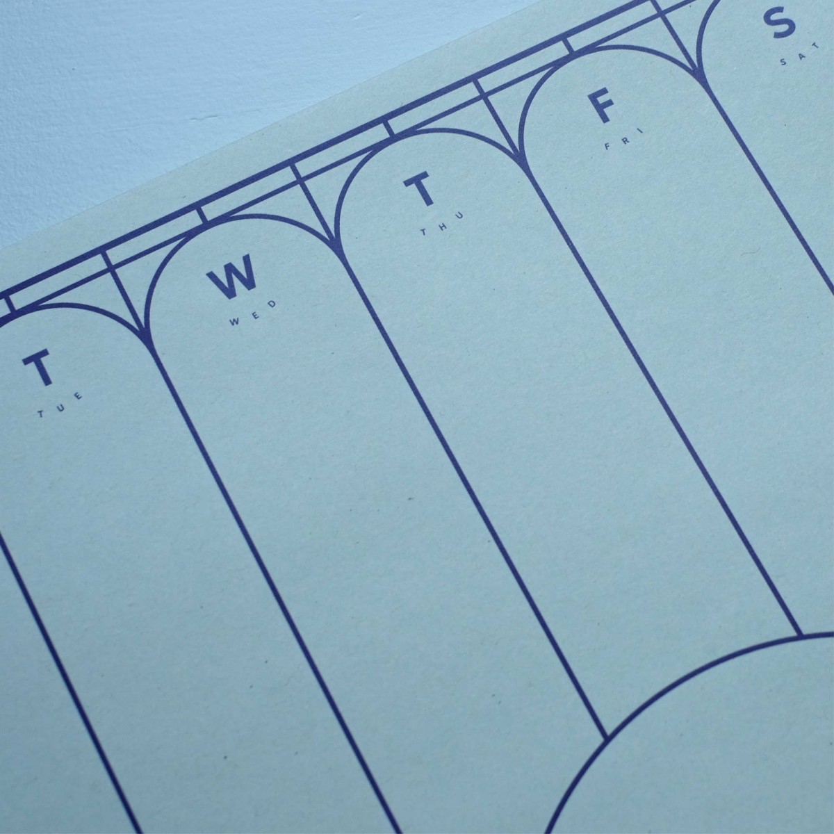 Wochenplaner (No. 24) / Grafischer Wochenplaner A4 – hellblau / frau rippe