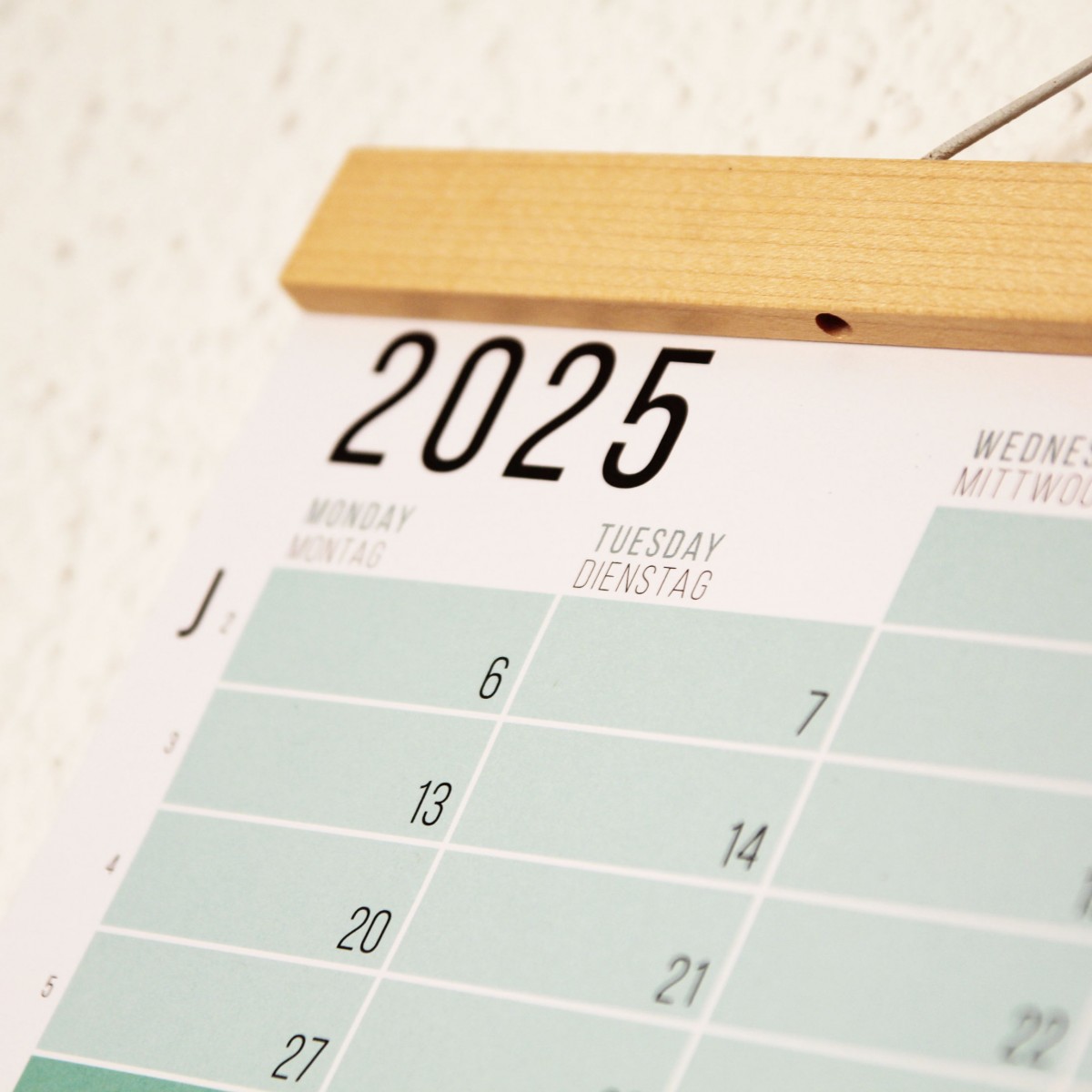 Wandkalender 2025 „Pastell-Türkis“ Jahresplaner | Limited Edition | 100% Recyclingpapier | Deutsch-Englisch