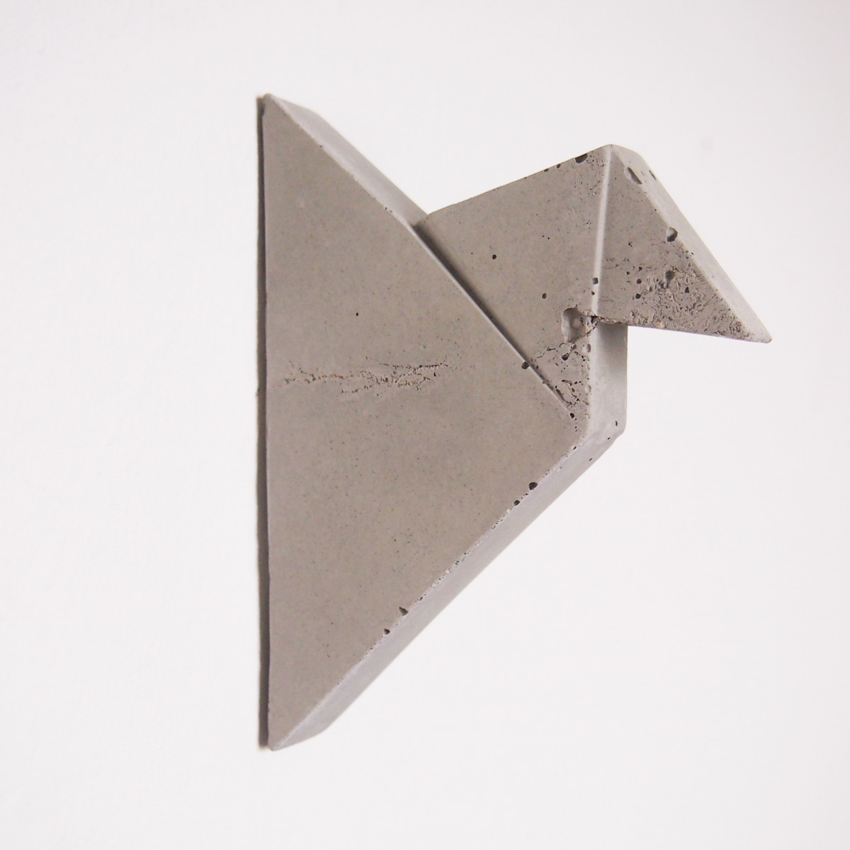 moij design hoken - Wandhaken aus Beton im Origamidesign