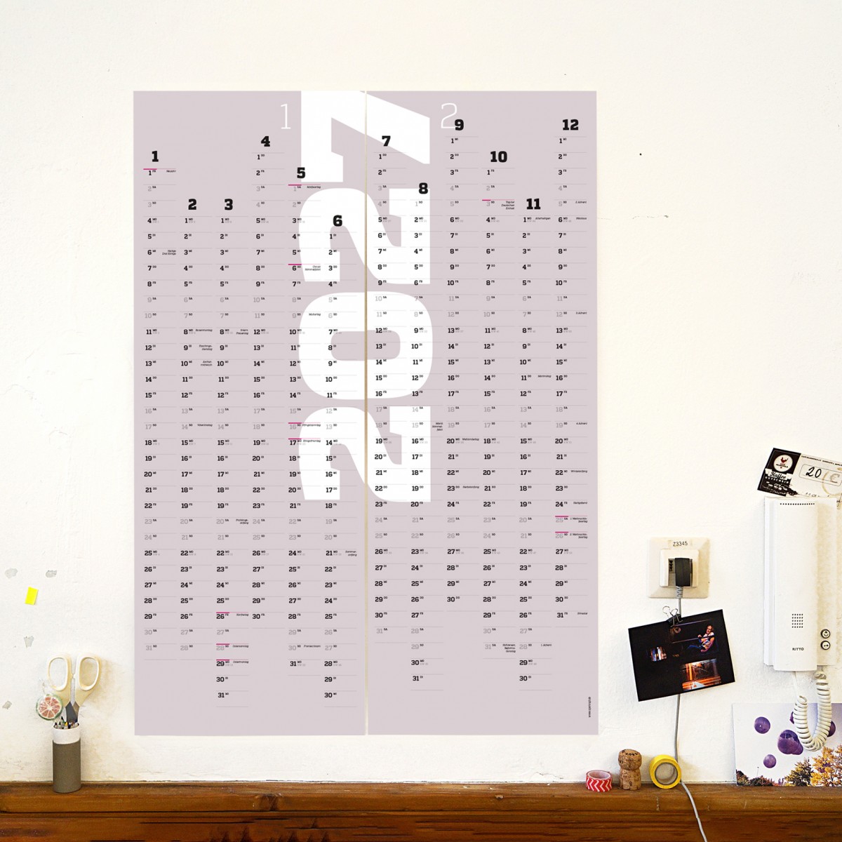 Wandkalender 2025 und 2026, 24 Monate verwendbar, A1-Jahresplaner, 2-Jahres-Kalender, Halbjahre abtrennbar, gelb // sperlingB.design
