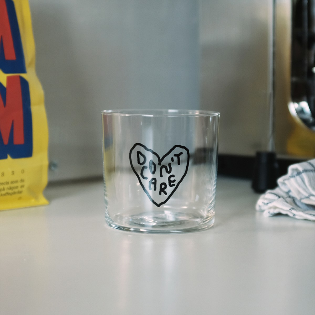 Don't Care Glas – yahya studio, johanna schwarzer