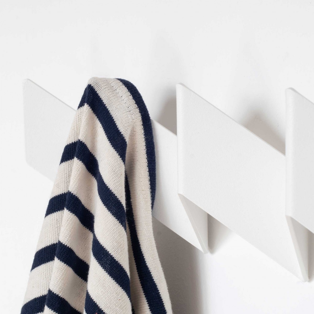 ZIGZAG | kleine WAND-GARDEROBE | Roman Luyken | Peppermint Products