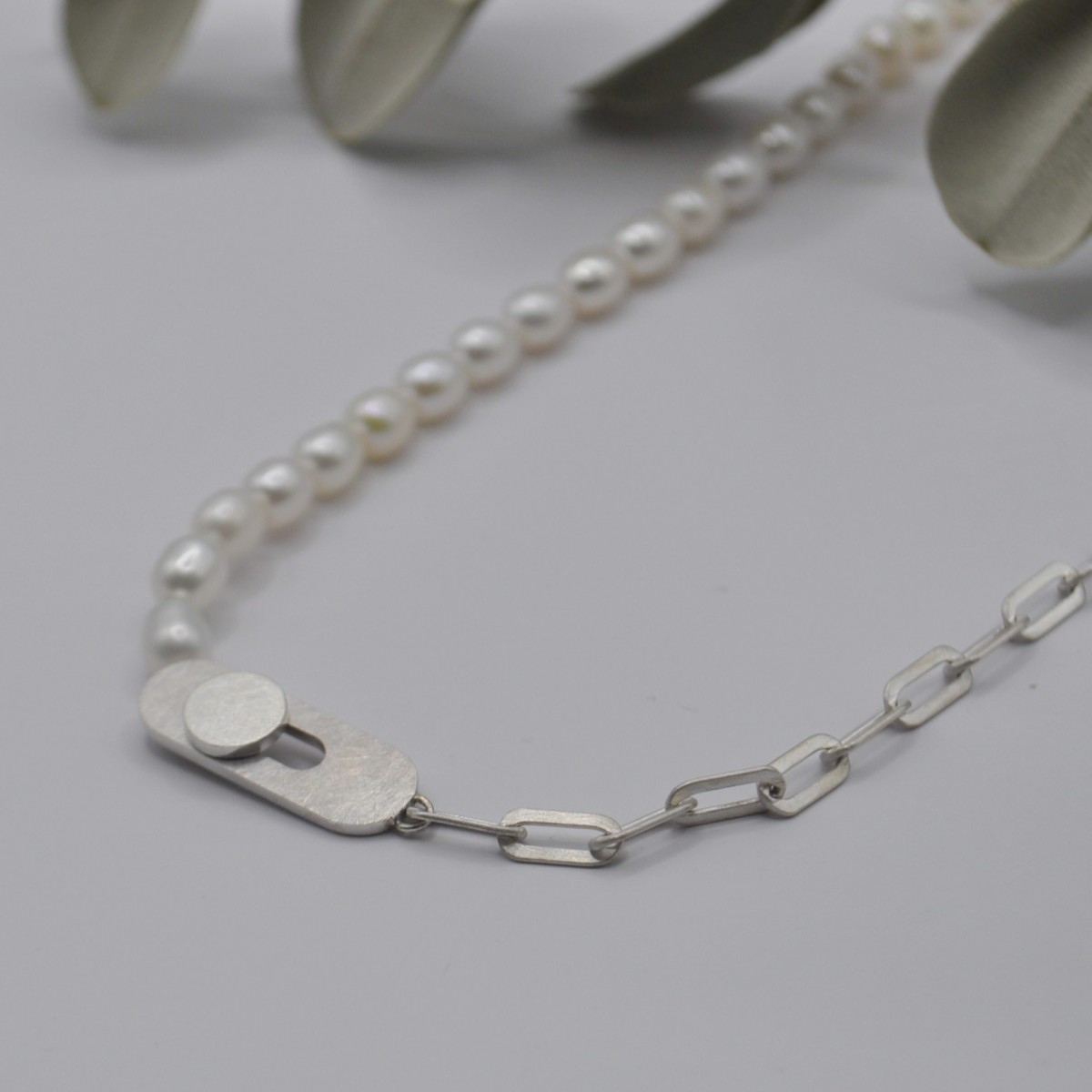 Perlenkette "Halb-Geknöpft" aus Silber