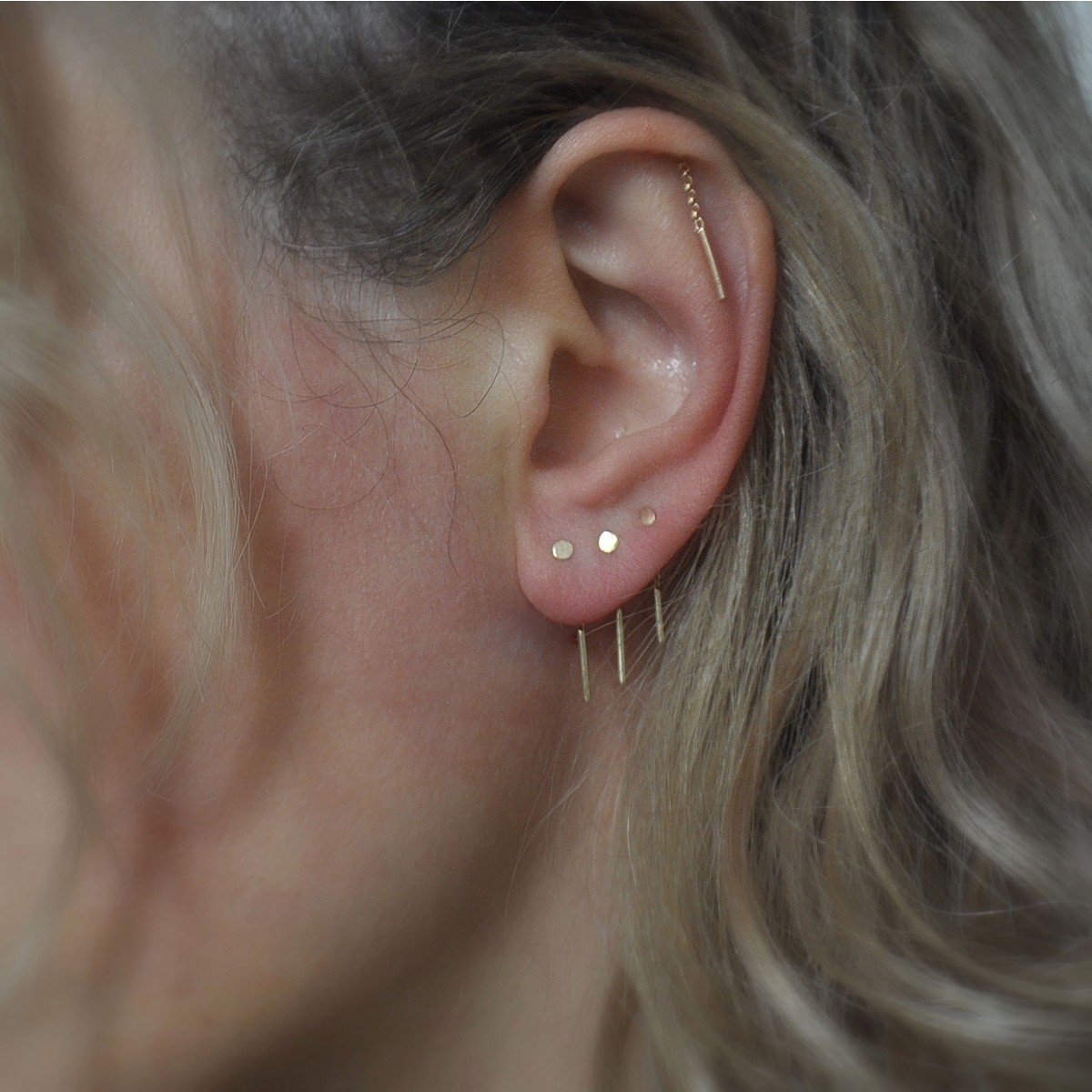 Ohrring "Eingefädelt" aus Gold von DOPPELLUDWIG