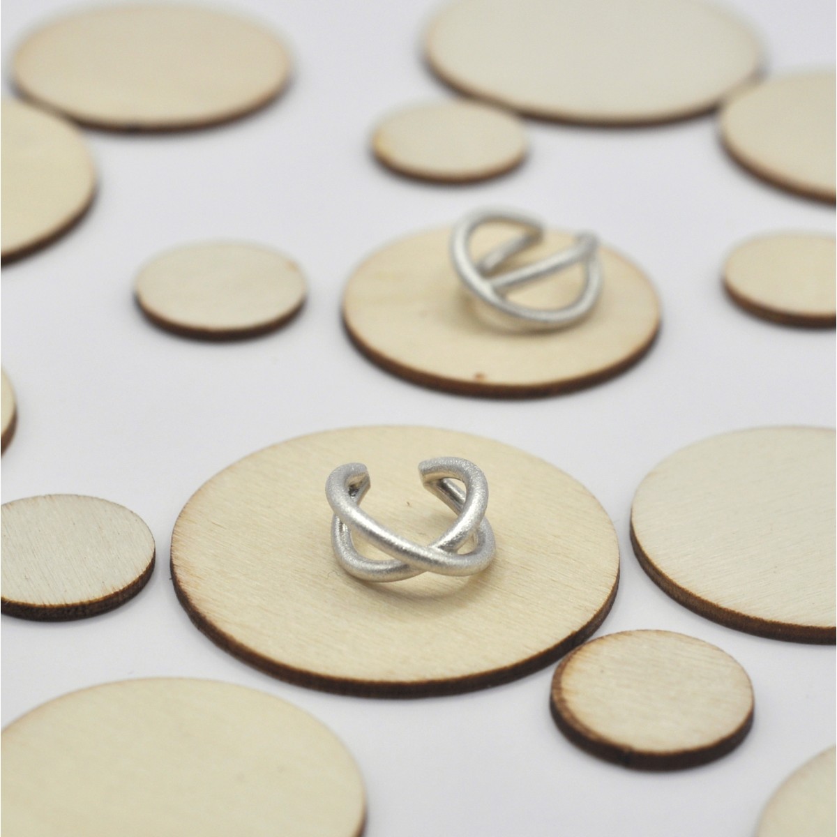 Earcuff "Gekreuzt" aus Silber von DOPPELLUDWIG