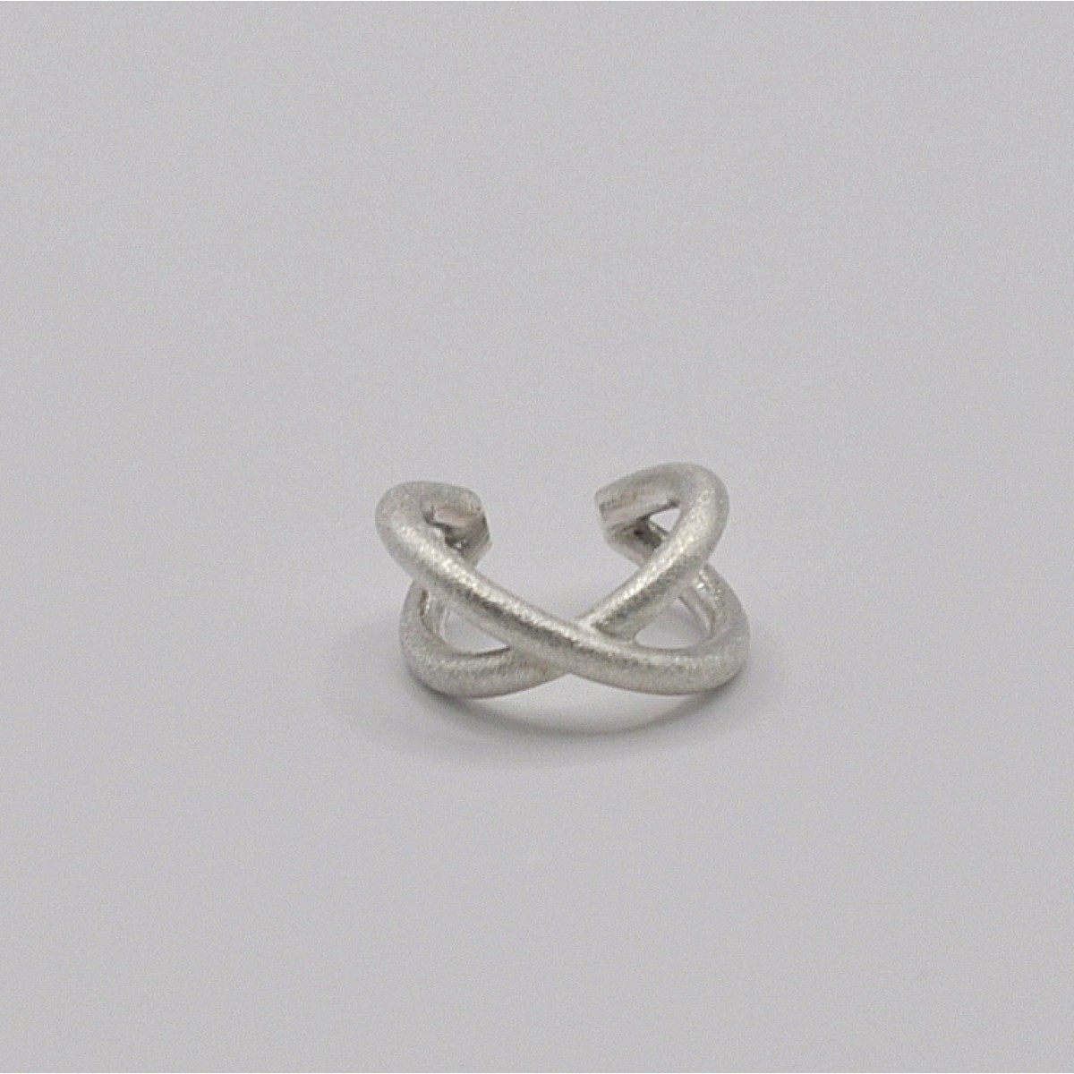 Earcuff "Gekreuzt" aus Silber von DOPPELLUDWIG