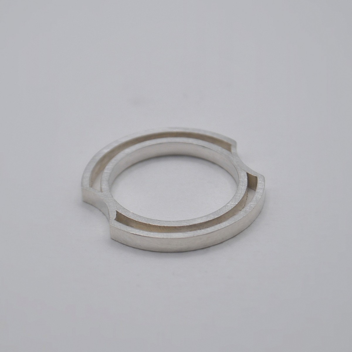 Ring "Kanalisiert" aus Silber von DOPPELLUDWIG