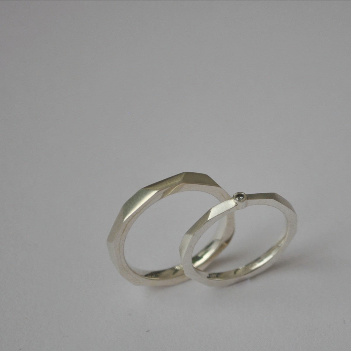 Ring "Verkantet" mit Brillant aus 925/- Silber von Doppelludwig