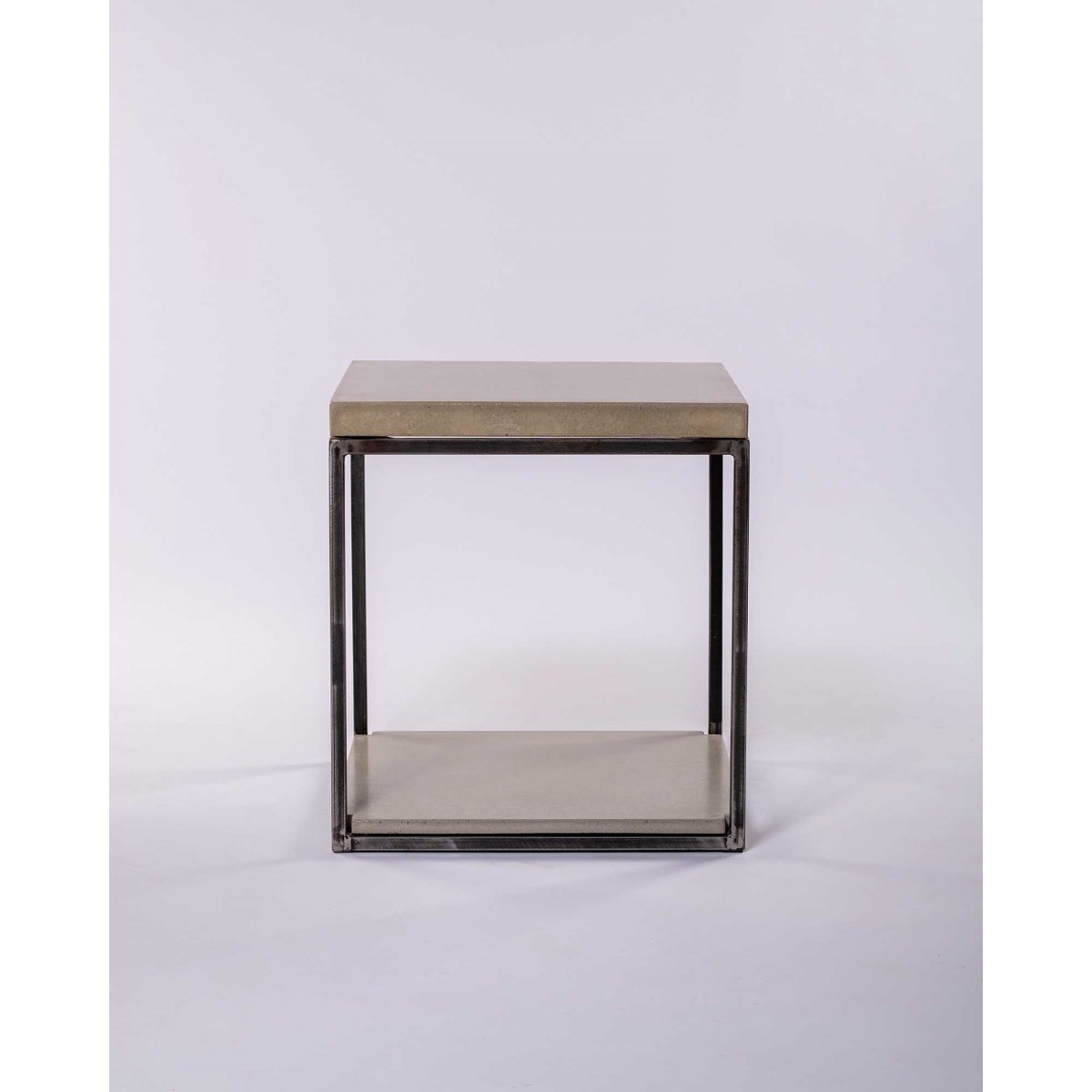 Studio Fiatal - minimalistischer Beistelltisch BT003 aus Beton und Stahl