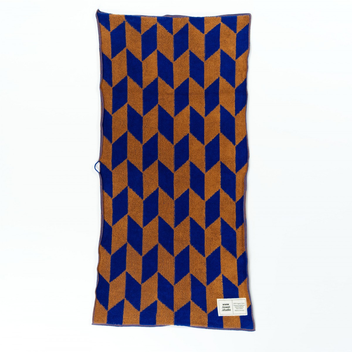 Towel.Studio | Arrow Tail Handtuch | Azure & Chestnut