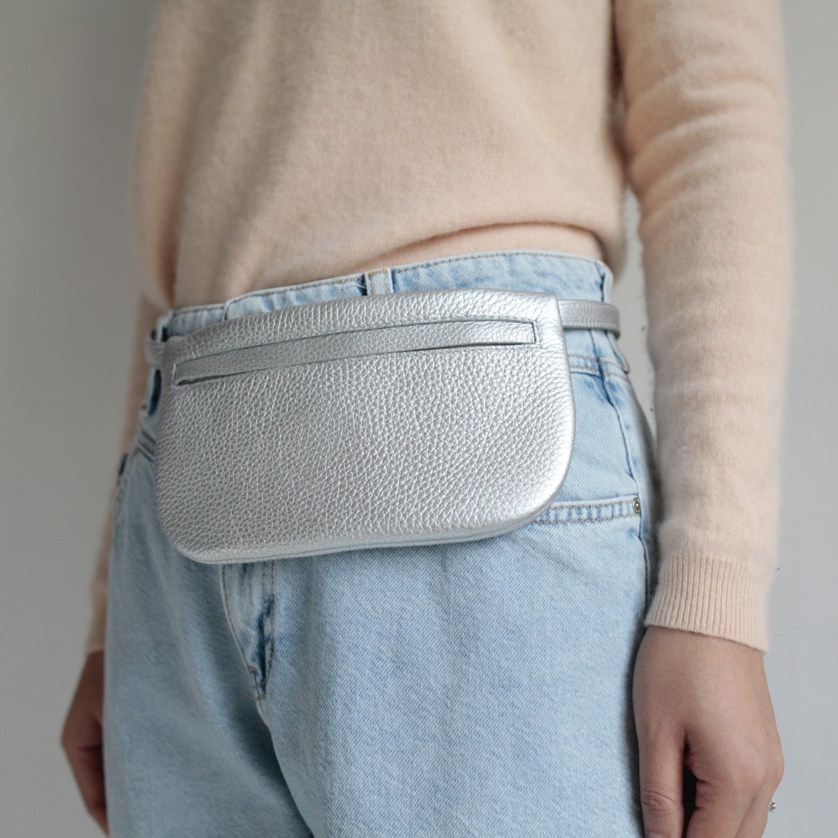 Flache Gürteltasche echt Leder Silber