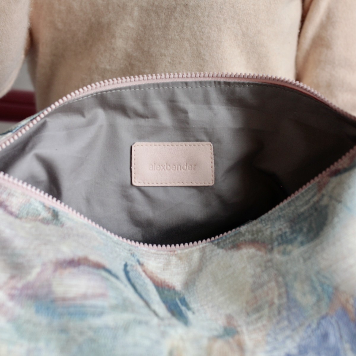 Upcycling Schultertasche POUCH 90er Vorhang