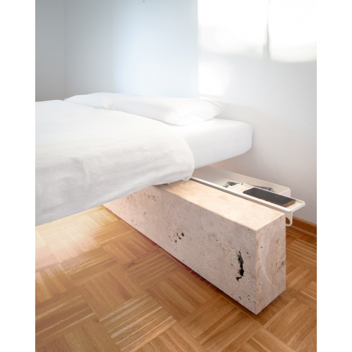 Das Architektenbett - in balance auf Naturstein-Block für Matratzen mit 180 cm x 200 cm