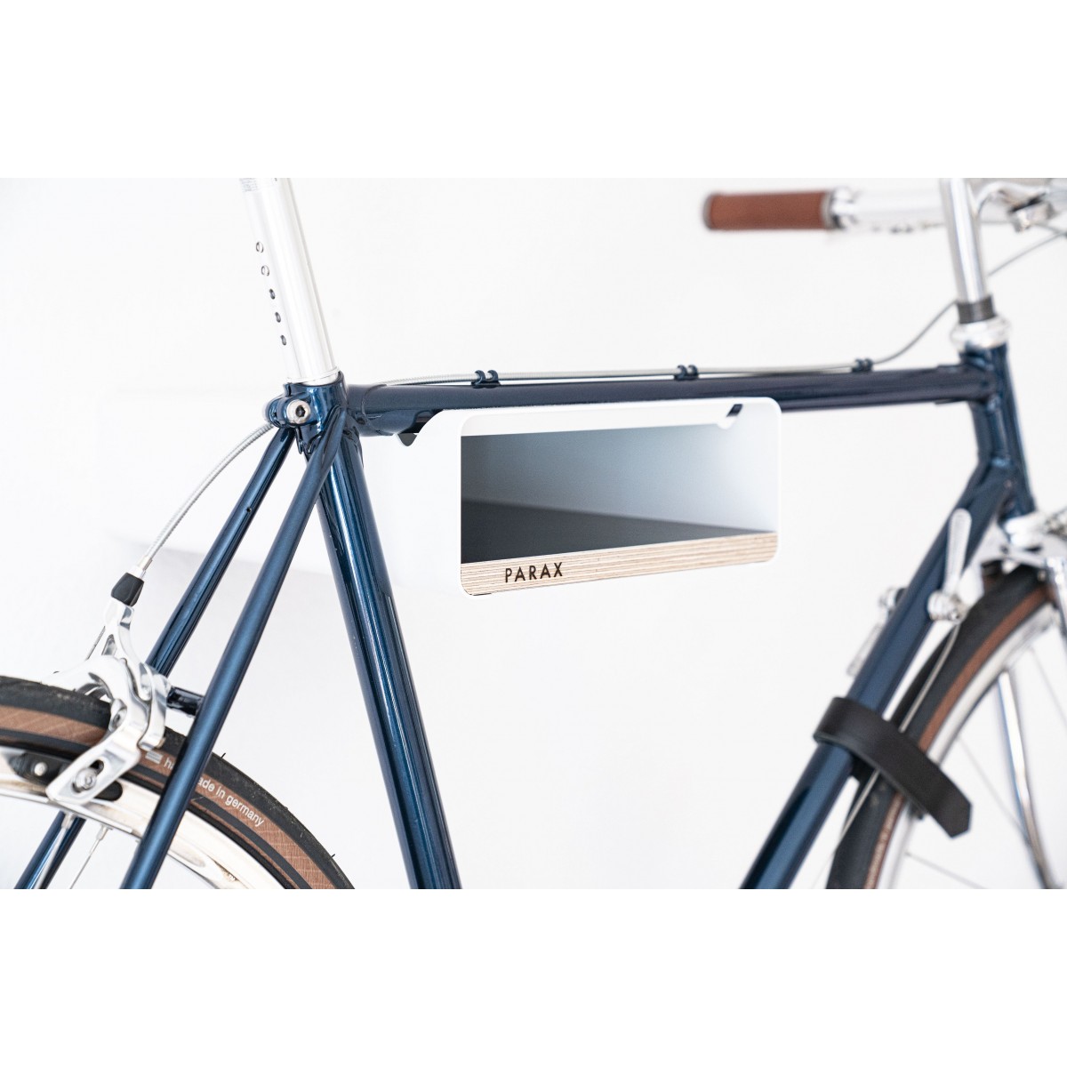 Design Fahrrad-Wandhalterung | PARAX® S-RACK | Weiß mit Holz Schwarz | für Rennrad Hardtail & Cityrad 