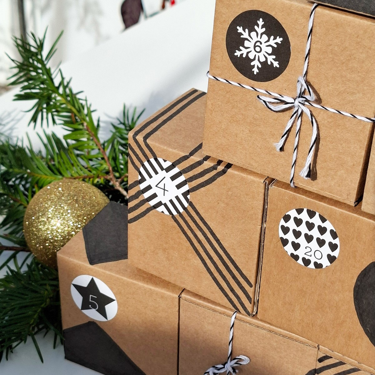Bow & Hummingbird Adventskalender Set mit Boxen "Schwarz/Weiß"
