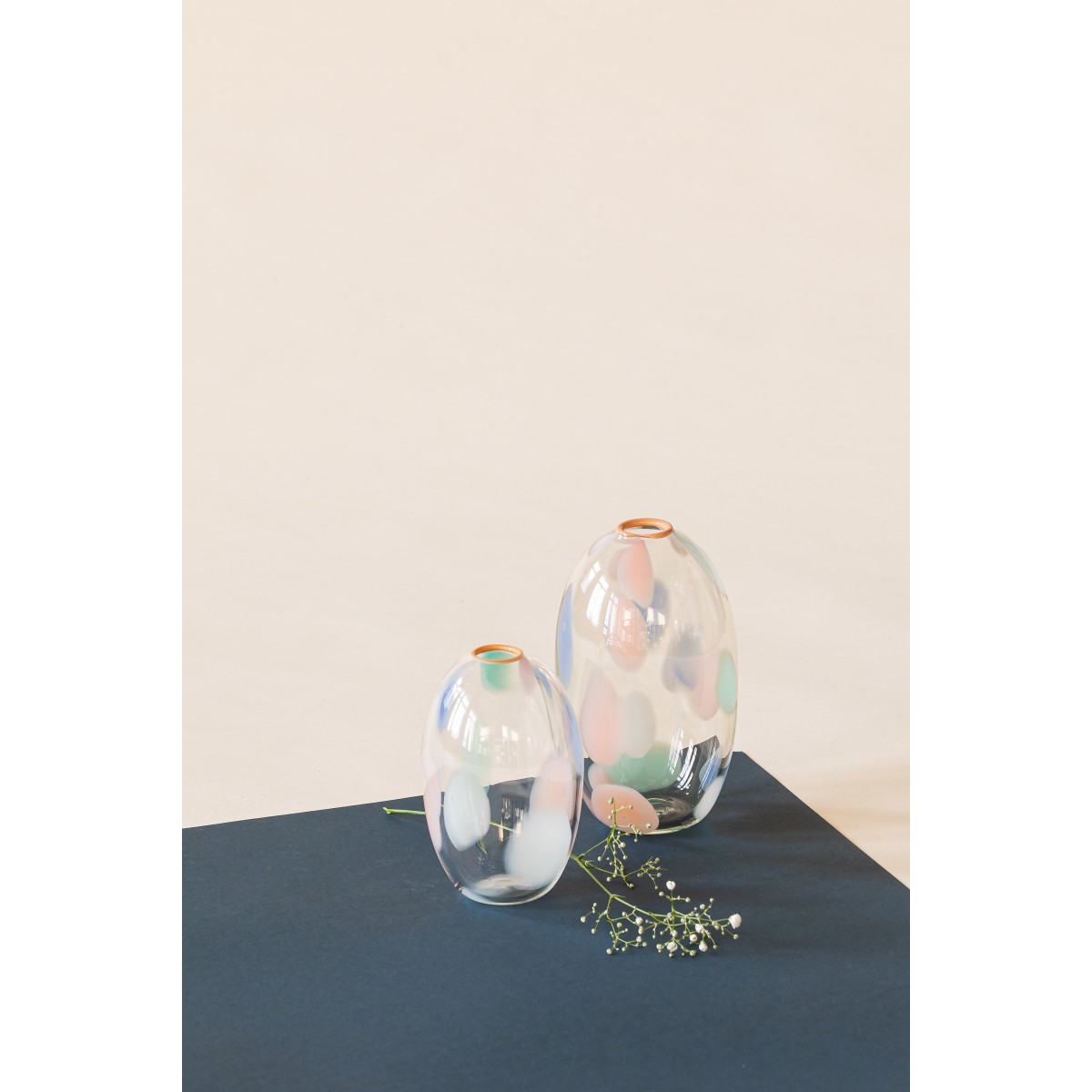 Objektvase "Confetti" – Soft Pastel, Mundrand Puderbeige – HOFF GLAS