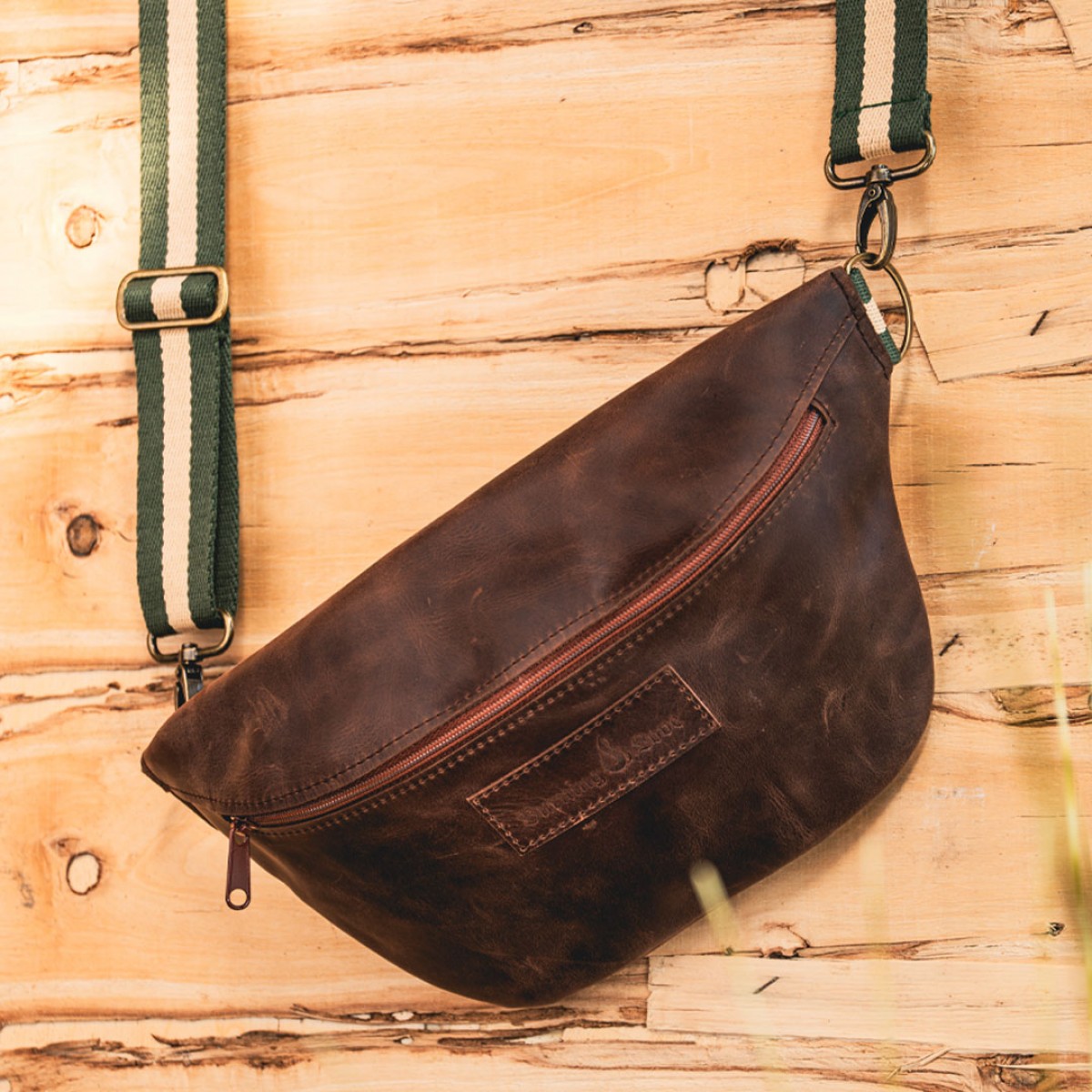 Crossbody Slingbag - chocolate/discovery (Leder) - Burning Love