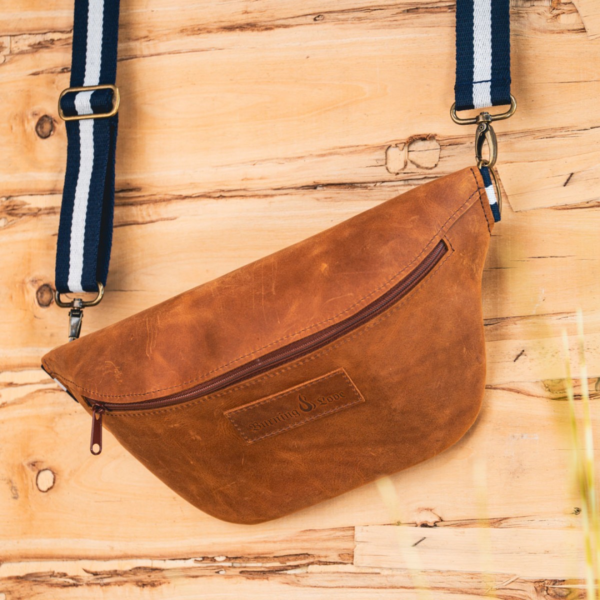 Crossbody Slingbag - cognac/serenity (Leder) - Burning Love

