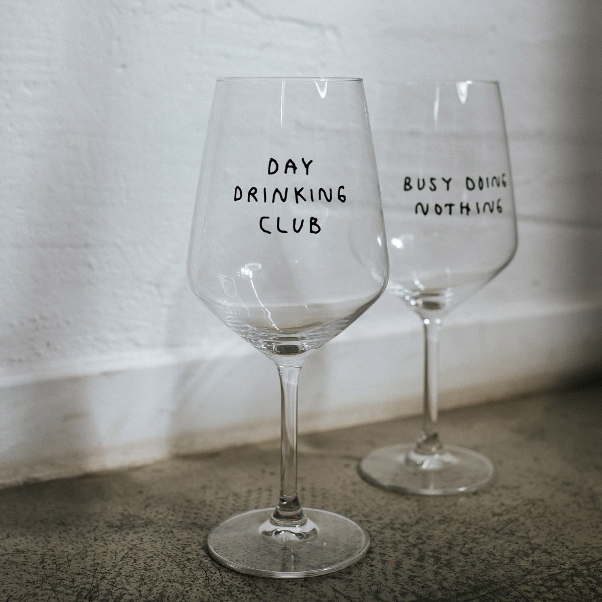 "Day Drinker" Weinglas-Bundle by Johanna Schwarzer × selekkt