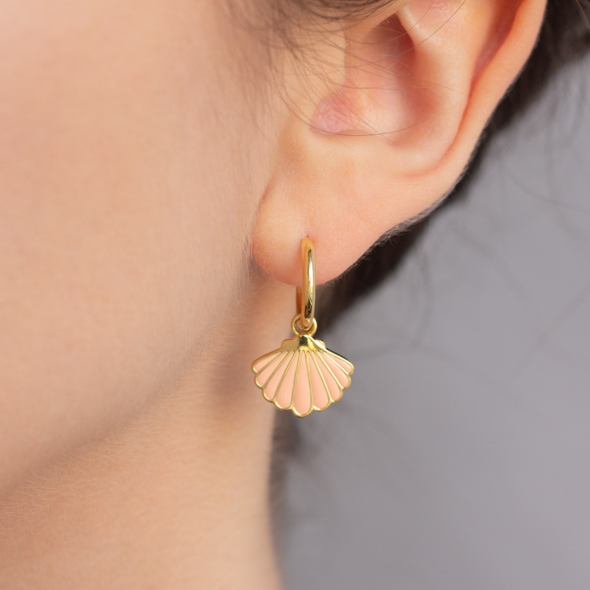 Seashell Single Hoop | Ohrring aus Gold Vermeil | Paeoni Colors