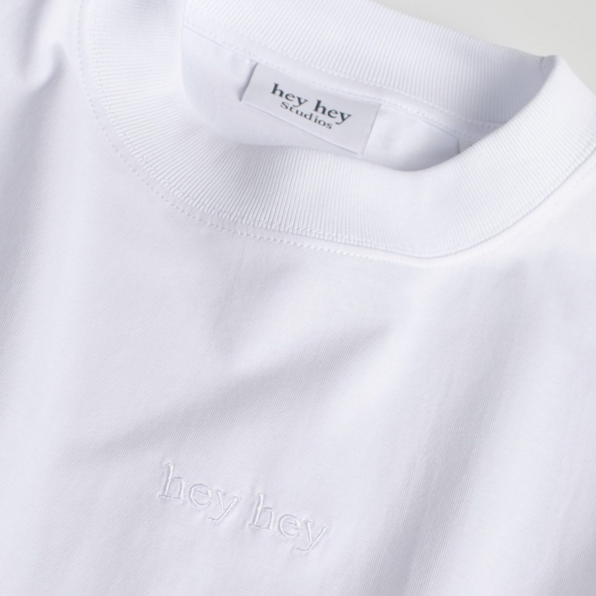 Essential T-Shirt Weiß – Damen – hey hey studios