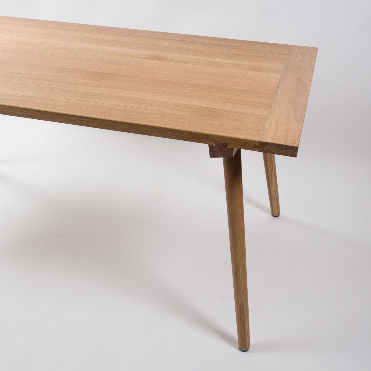 Tisch "Nikklas" aus Eichenholz