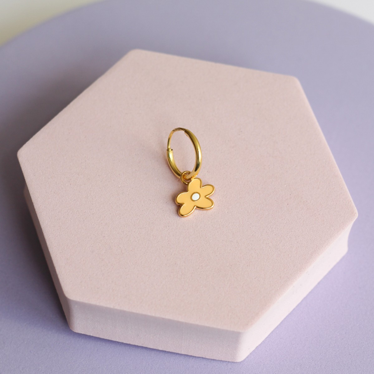 Flower Single Hoop | Ohrring aus Gold Vermeil mit Blume | Paeoni Colors