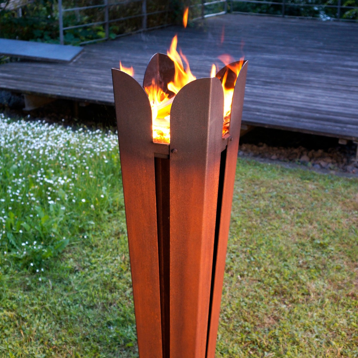 Keilbach Feuerstelle fuji-flame, 30x30x120cm, 3mm dickem wetterfestem Stahl, kein Verzug, fertig montiert, einzigartige Rostoptik