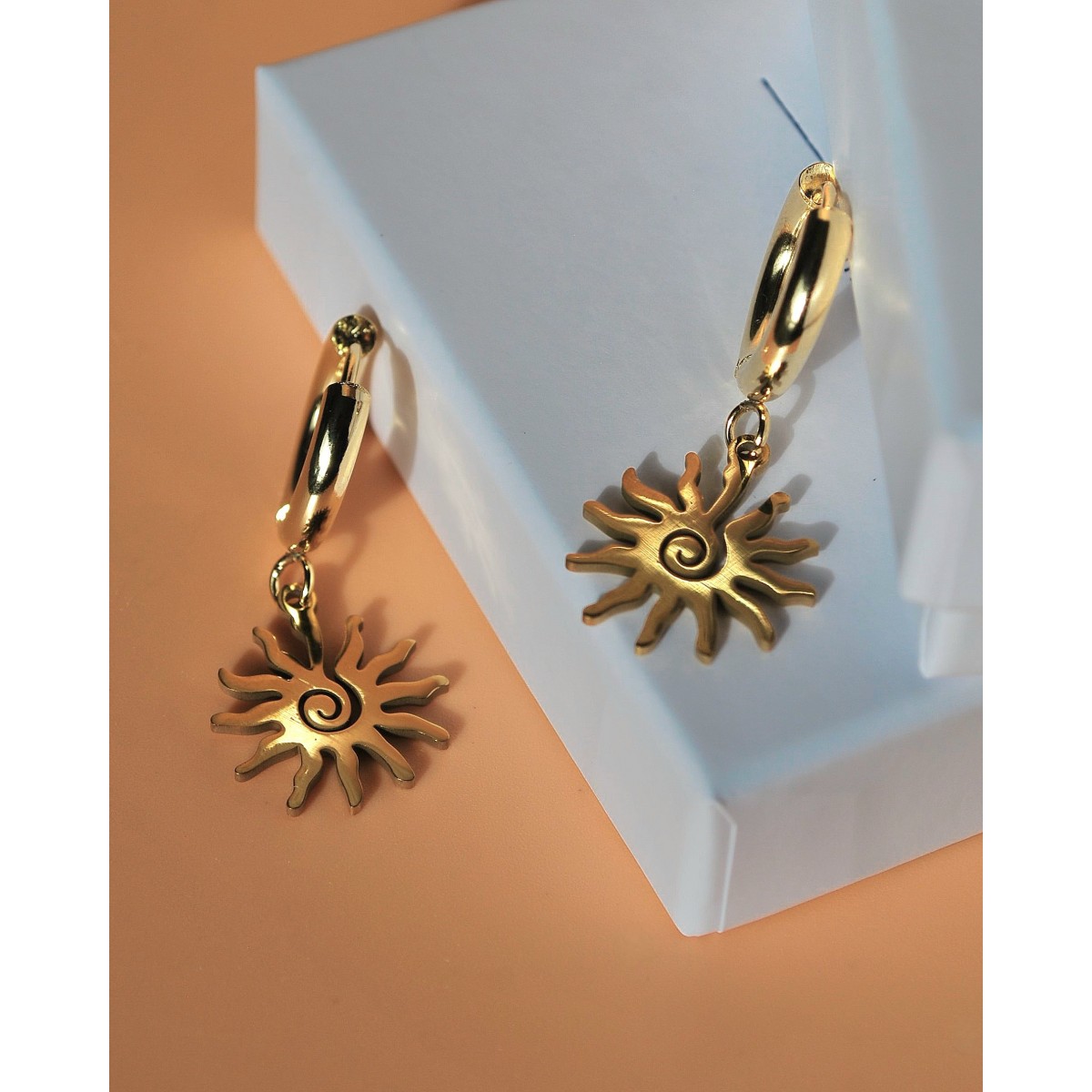 Goldene Creolen mit Sonnenanhänger | 24k vergoldet | Santoclay