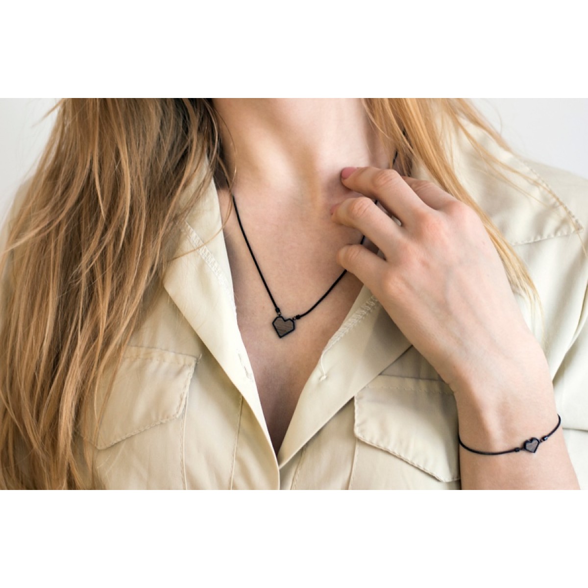Halskette mit Anhänger - Holz Detail - Motiv Herz - "Apis Nox Necklace Heart"