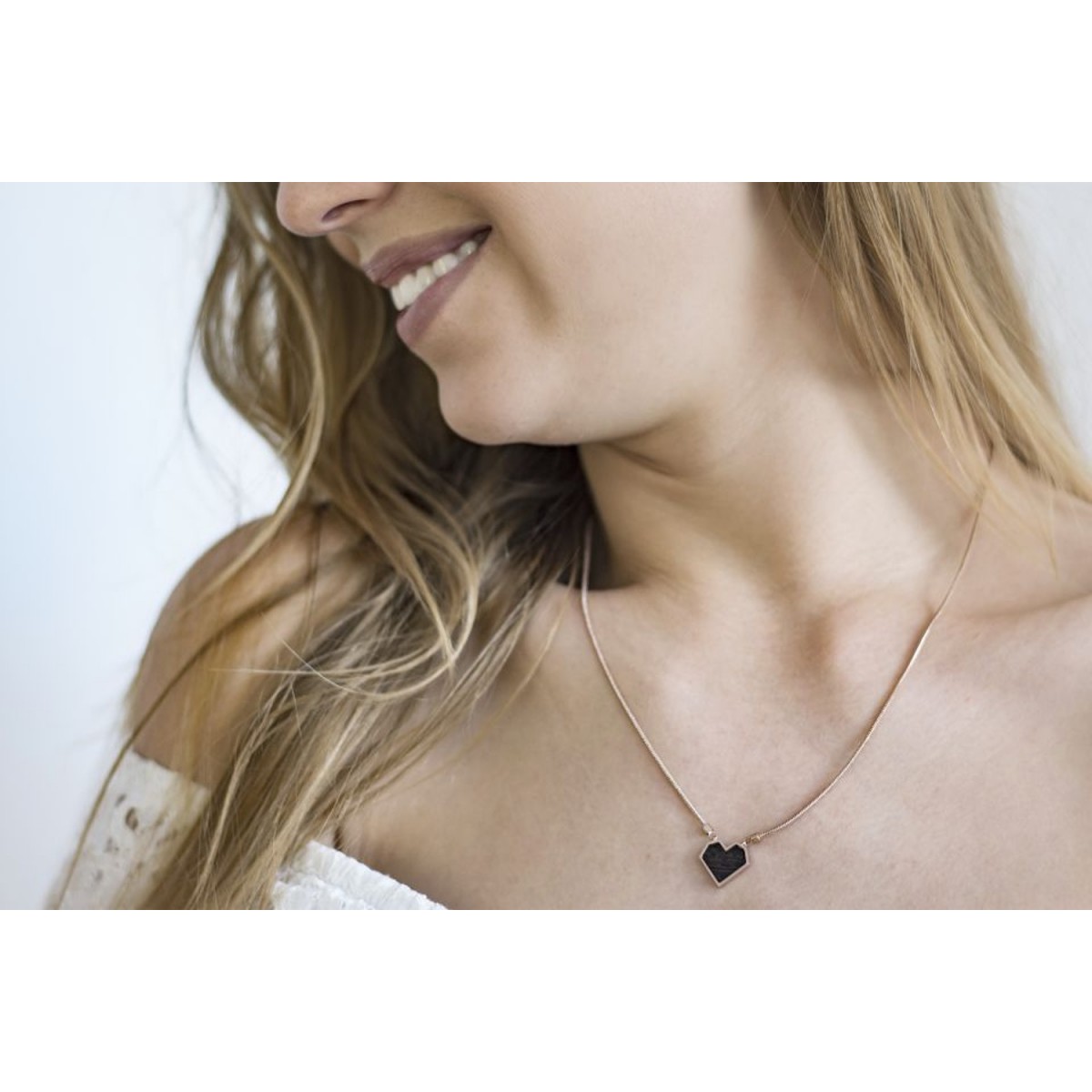 Halskette mit Anhänger - Holz Detail - Motiv Herz - "Rose Necklace Heart"