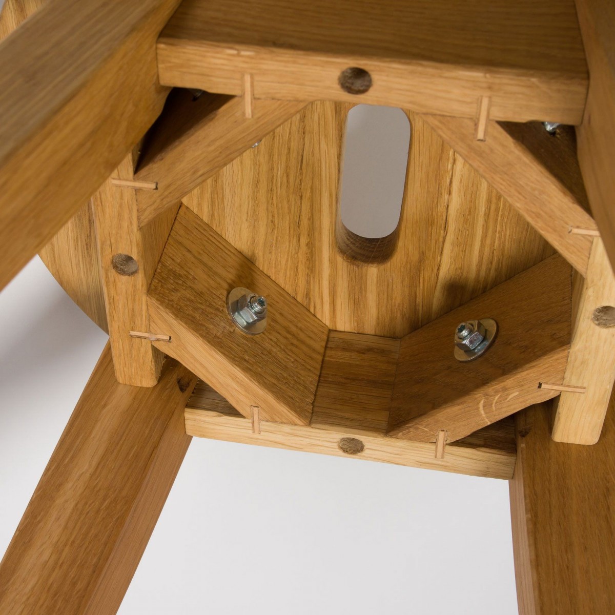 Hocker "Josef" aus Eichenholz
