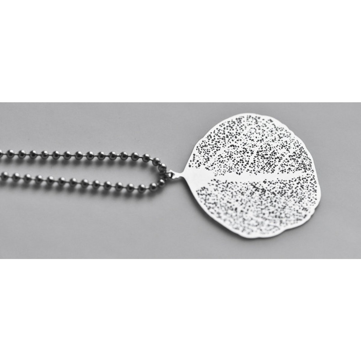 nahili KETTE "small LEAF" lang & mit silbernen Blatt Weißgold