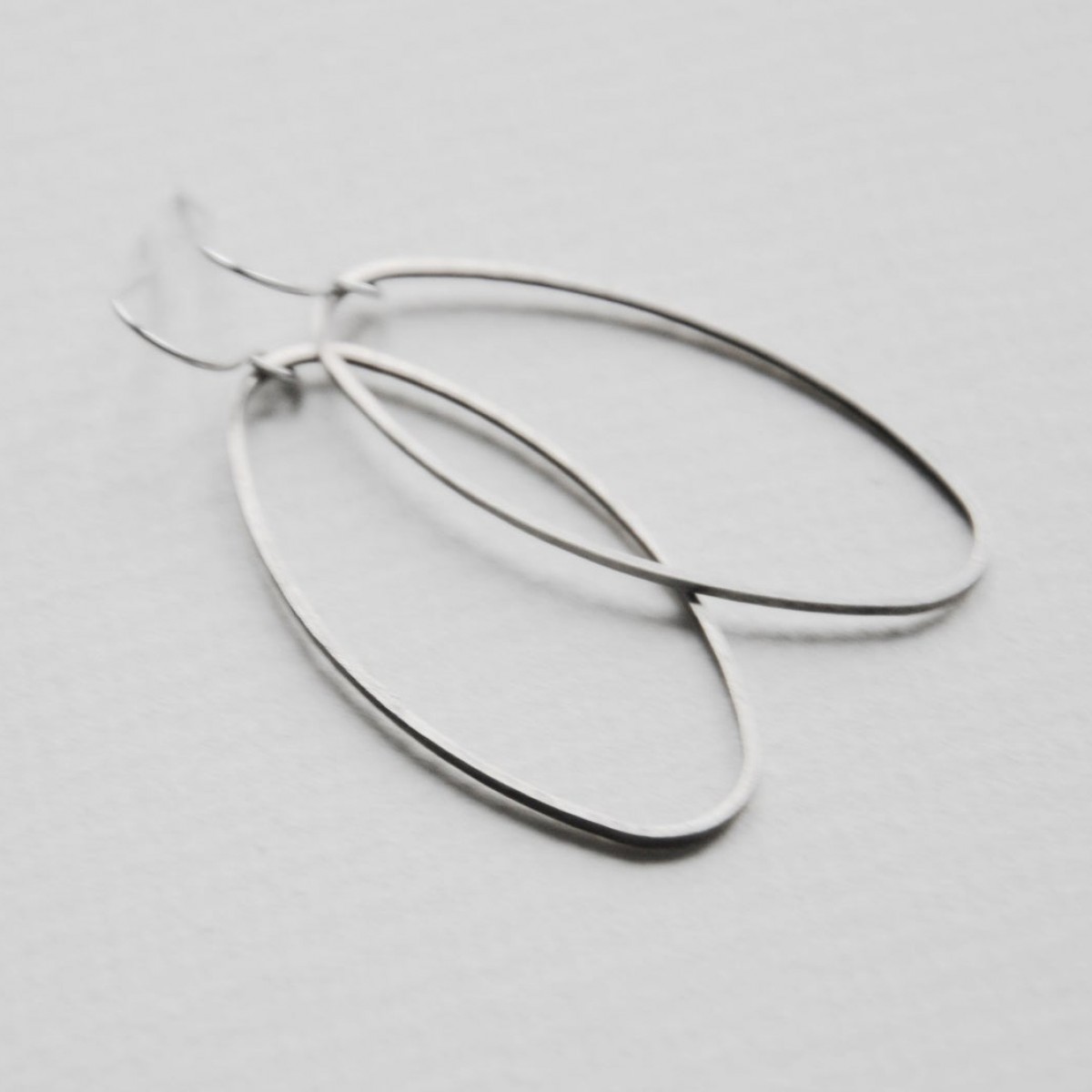 nahili OHRRINGE Unikat "minimal oval" silberne Ellipse 