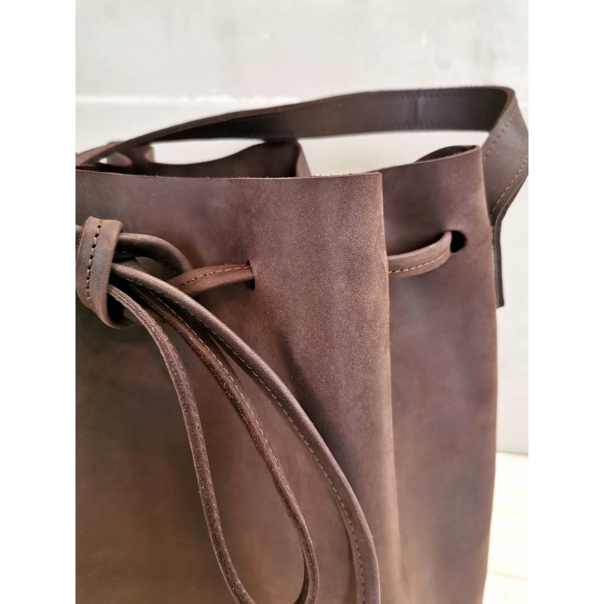 Leder Bucket Bag // Leder Beuteltasche // Bucketbag aus dunkelbraunem Leder // chestnut Umhängetasche // boho 