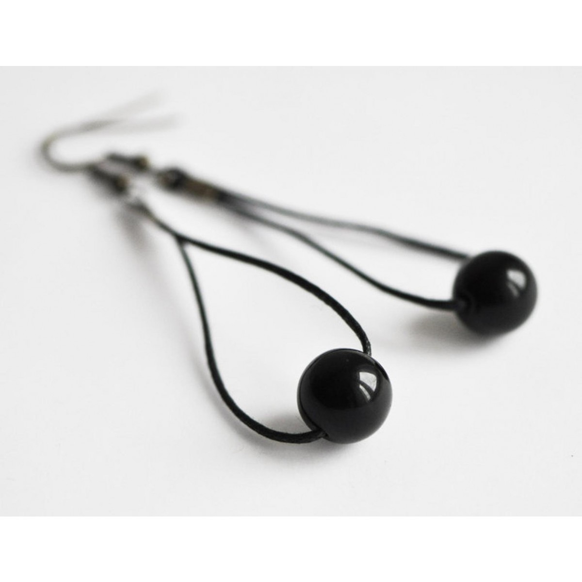 nahili OHRSCHMUCK - schwarze minimalistische Glashänger