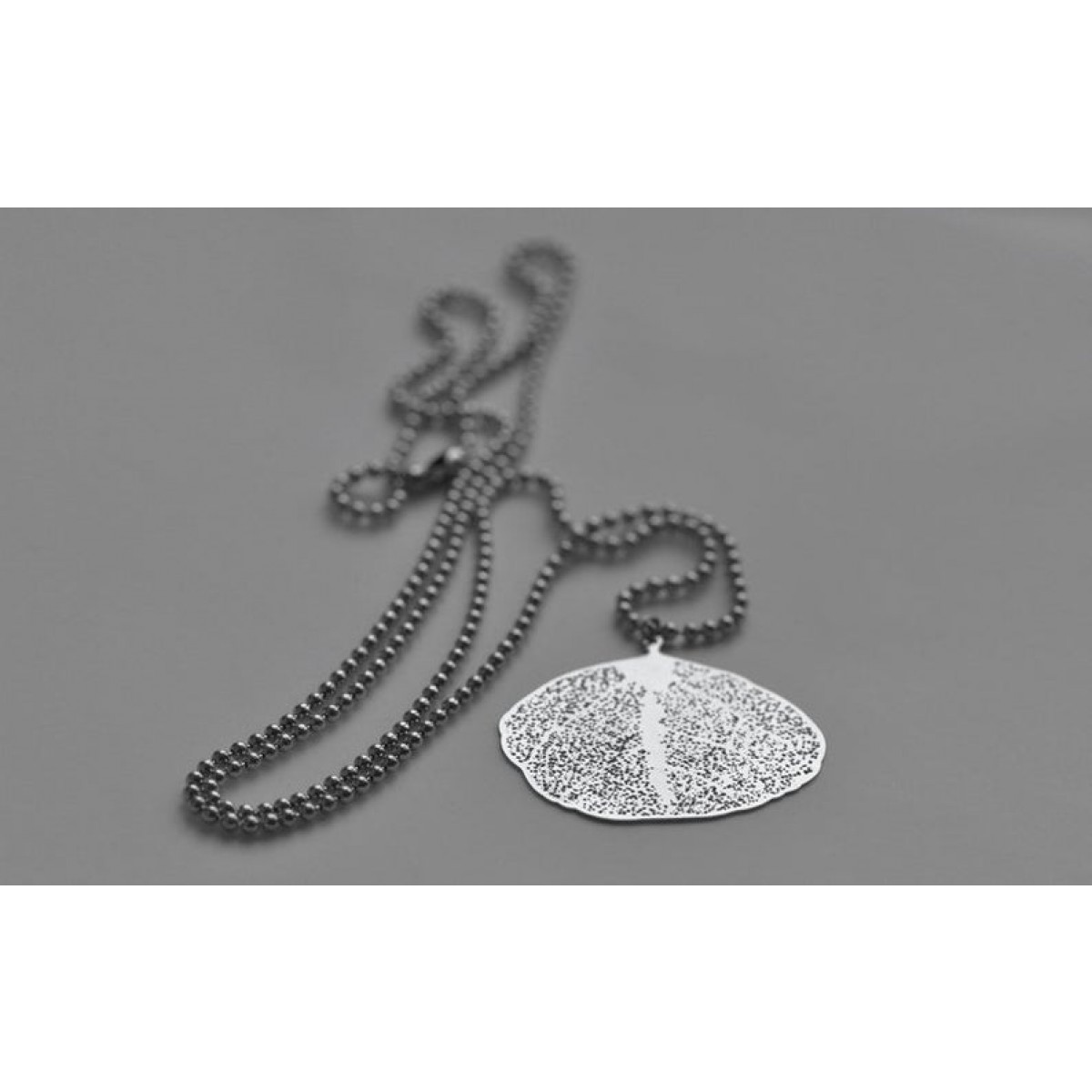 nahili KETTE "LEAF" lang & mit silbernen Blatt Weißgold