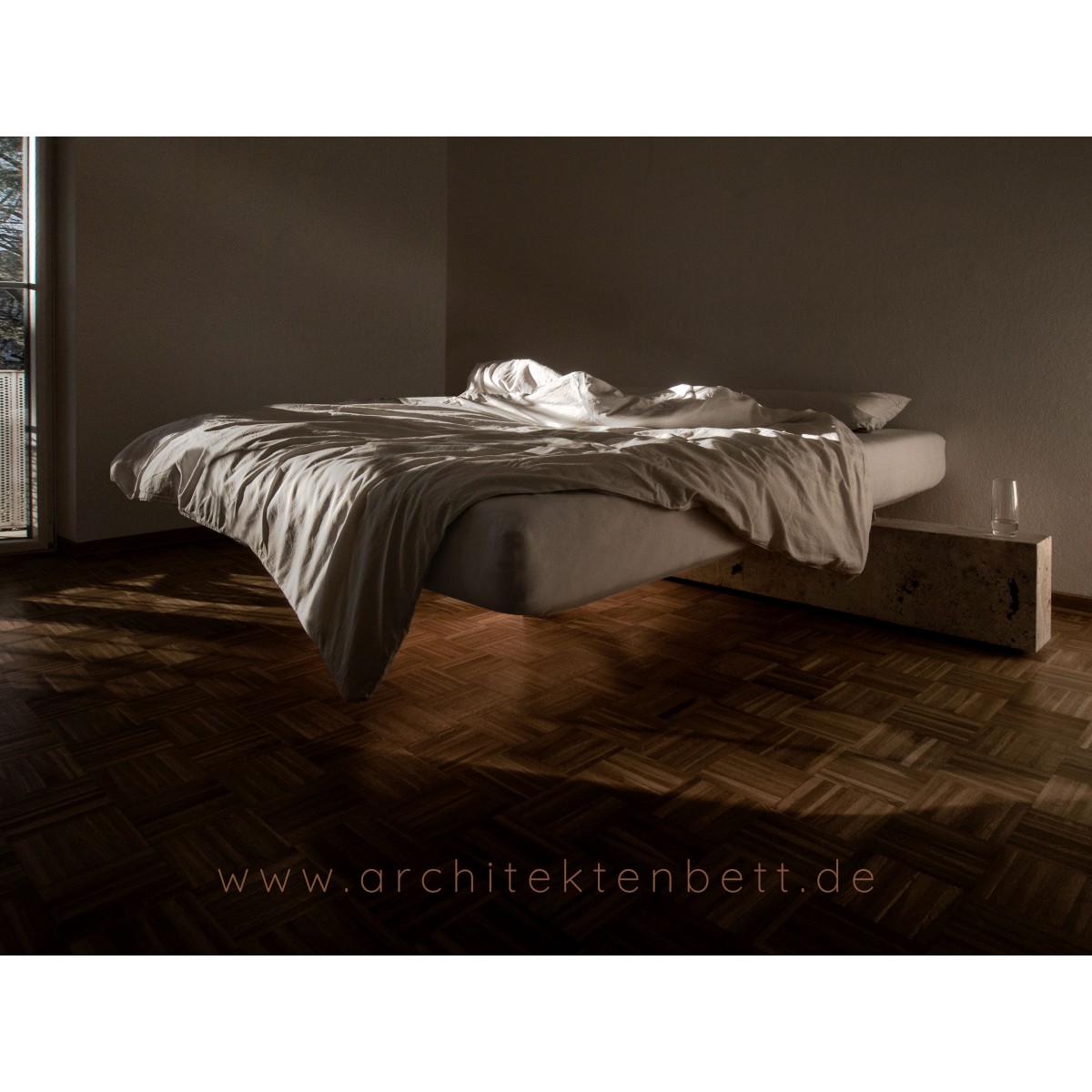Das Architektenbett - in balance auf Naturstein-Block für Matratzen mit 180 cm x 200 cm