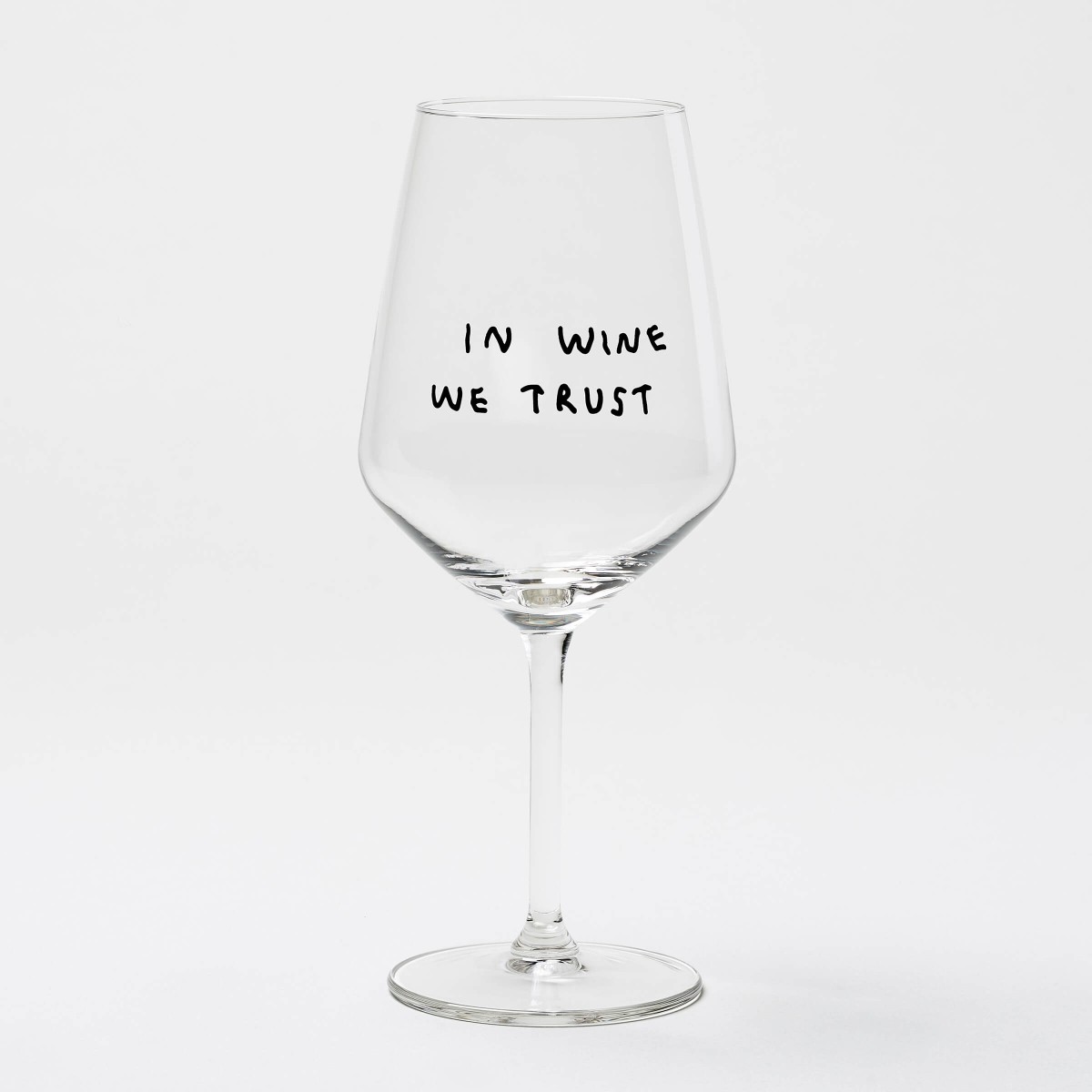 "In Wine We Trust'" Weinglas by Johanna Schwarzer × selekkt