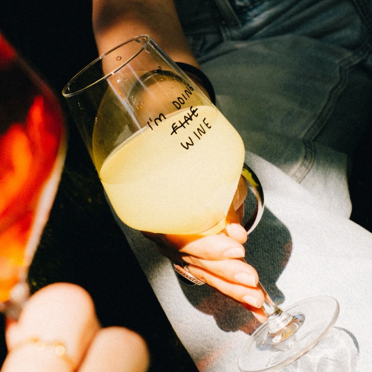 "I'm Doing Wine" Weinglas by Johanna Schwarzer × selekkt