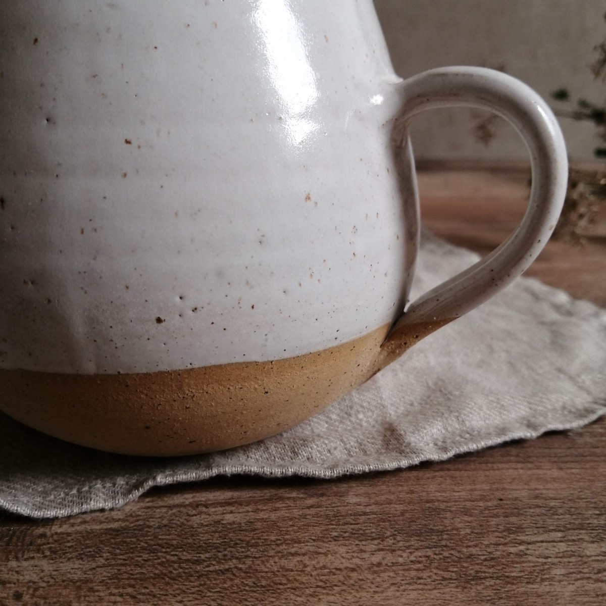 Jumbotasse weiß mit Sprenkeln // 650ml // handgetöpfert | Töpferei am Wald